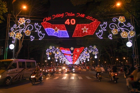 TP Hồ Chí Minh lung linh trong đêm Giáng sinh ảnh 3